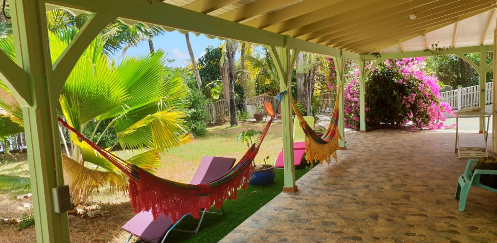 Chez Tatie Francine - Location de gîte verdoyant au coeur de la Martinique