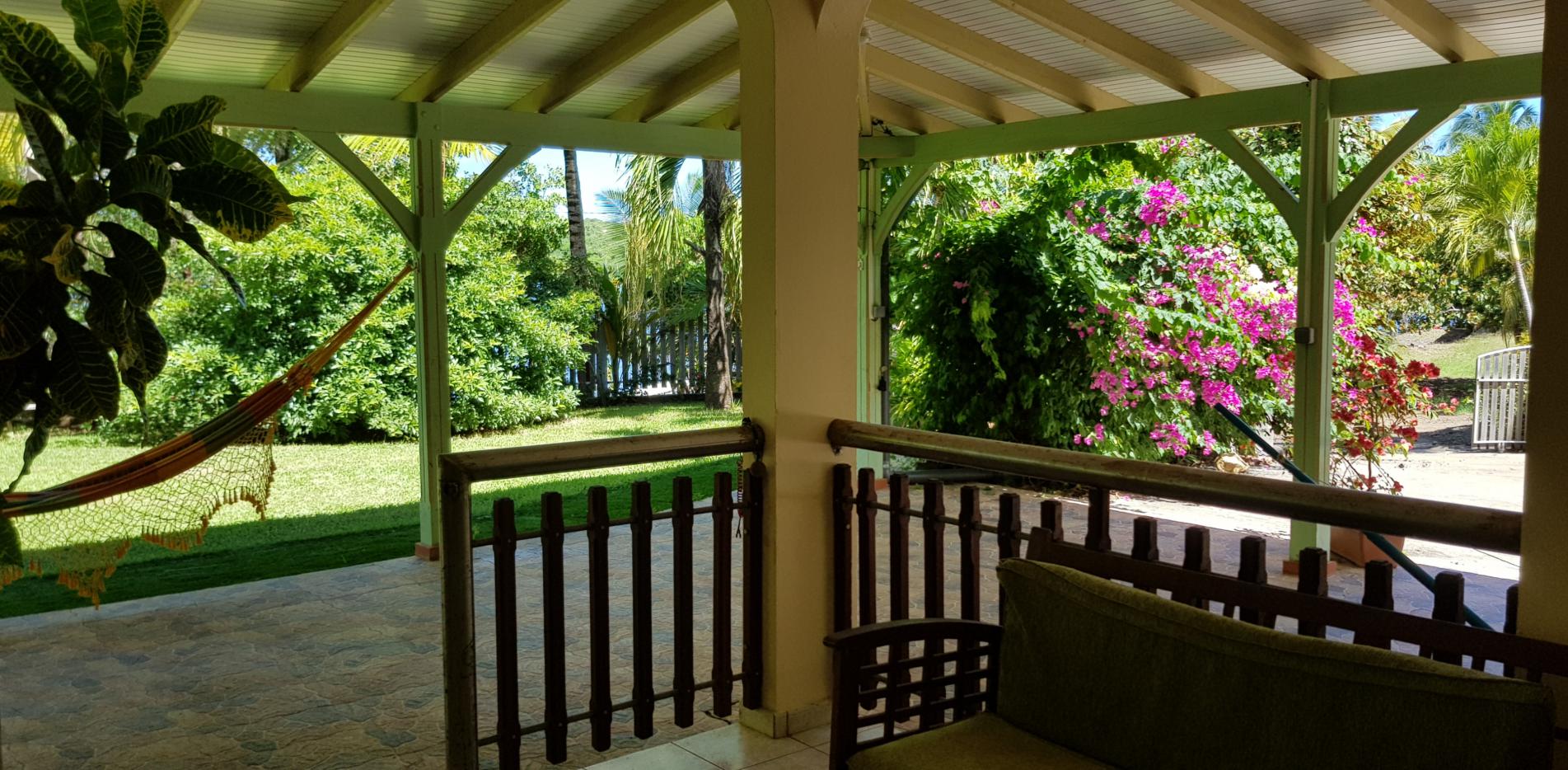 Chez Tatie Francine - Location de gîte verdoyant au coeur de la Martinique